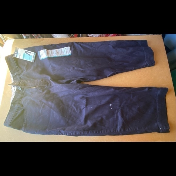 NWT Lee Capri stretch pants. Size Medium - Picture 1 of 7